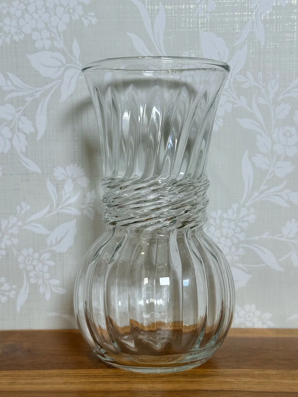 Vintage Anchor Hocking Glass Vase - Swirled Rope Clear Design